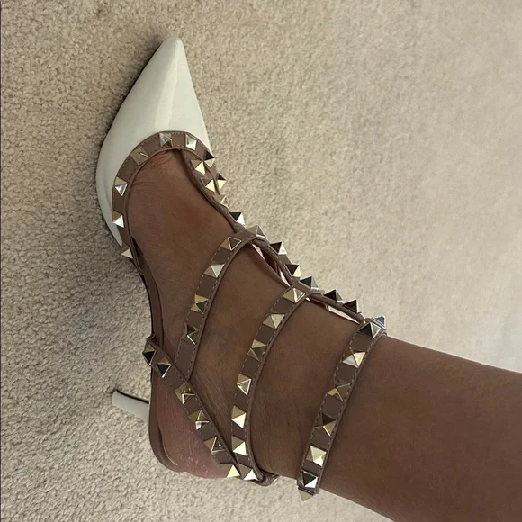 Heels - Picture 2 of 8